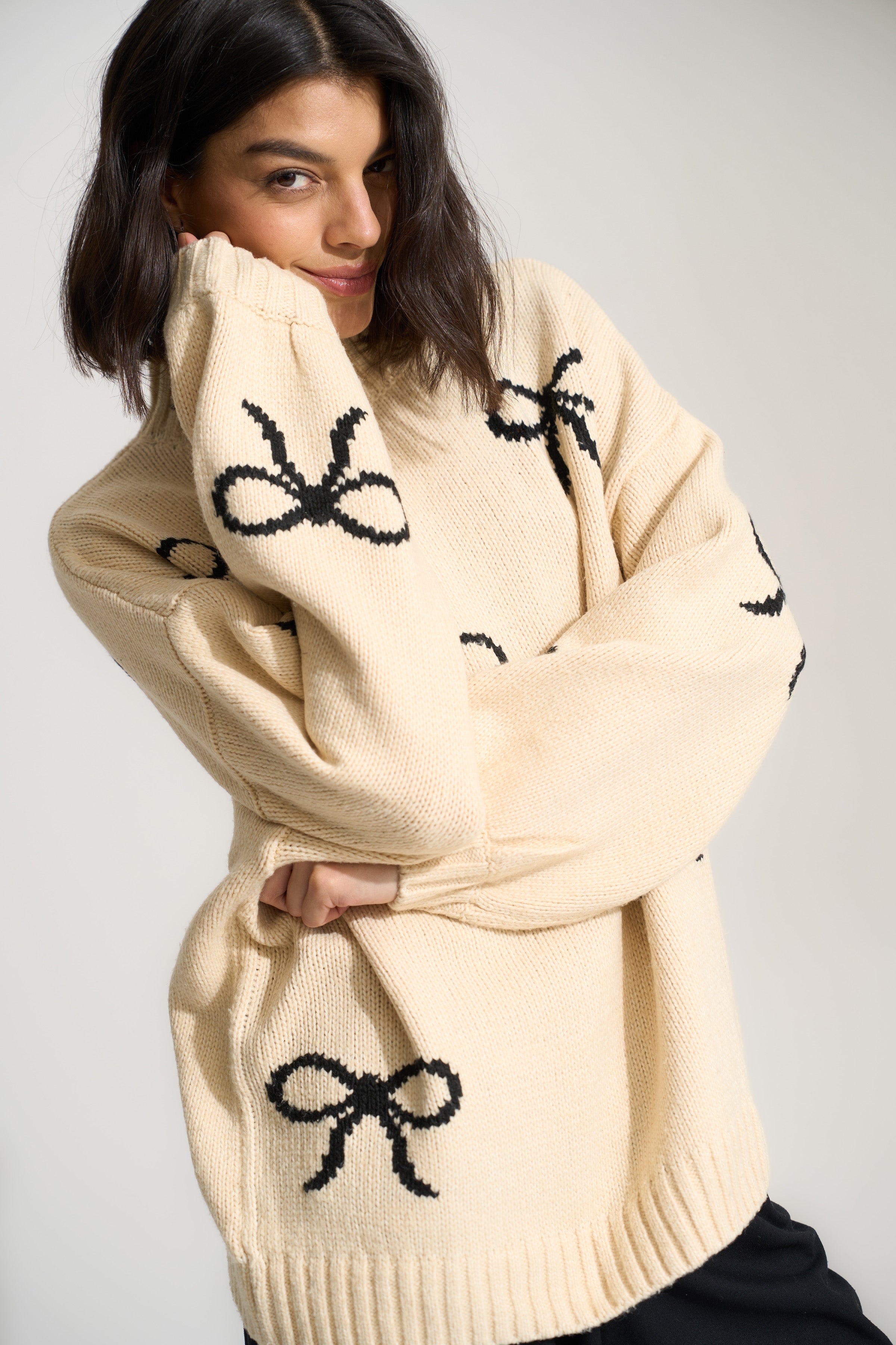 Bellamy Chunky Knit Pullover in Crème Bow