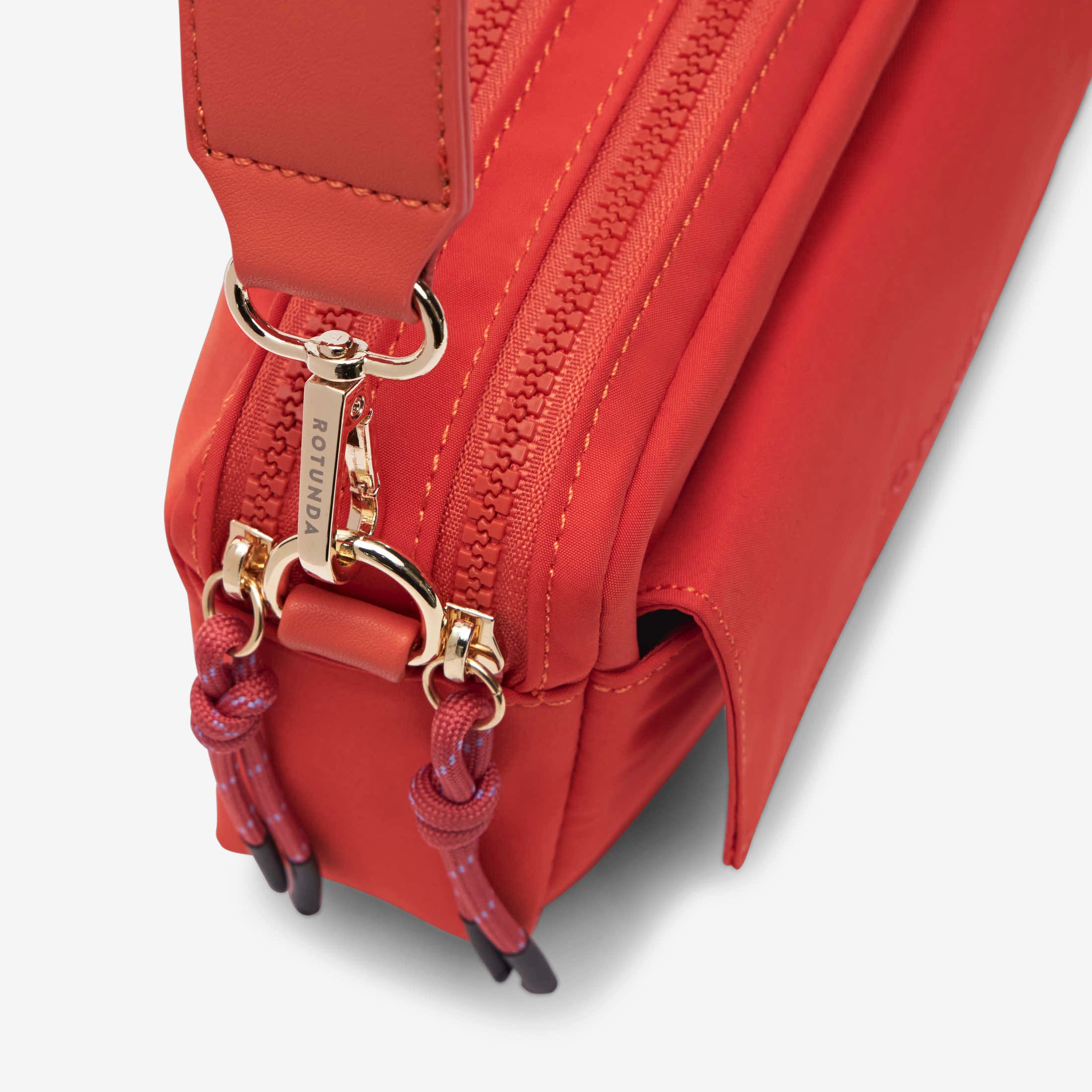 Chett Crossbody Bag in Red