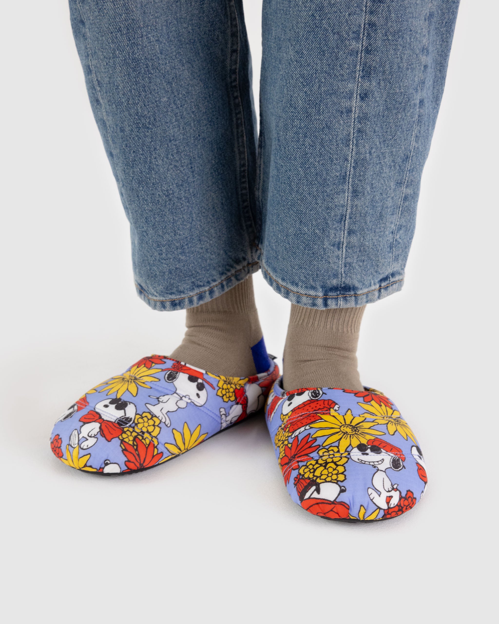 Puffy Slippers in Floral Snoopy