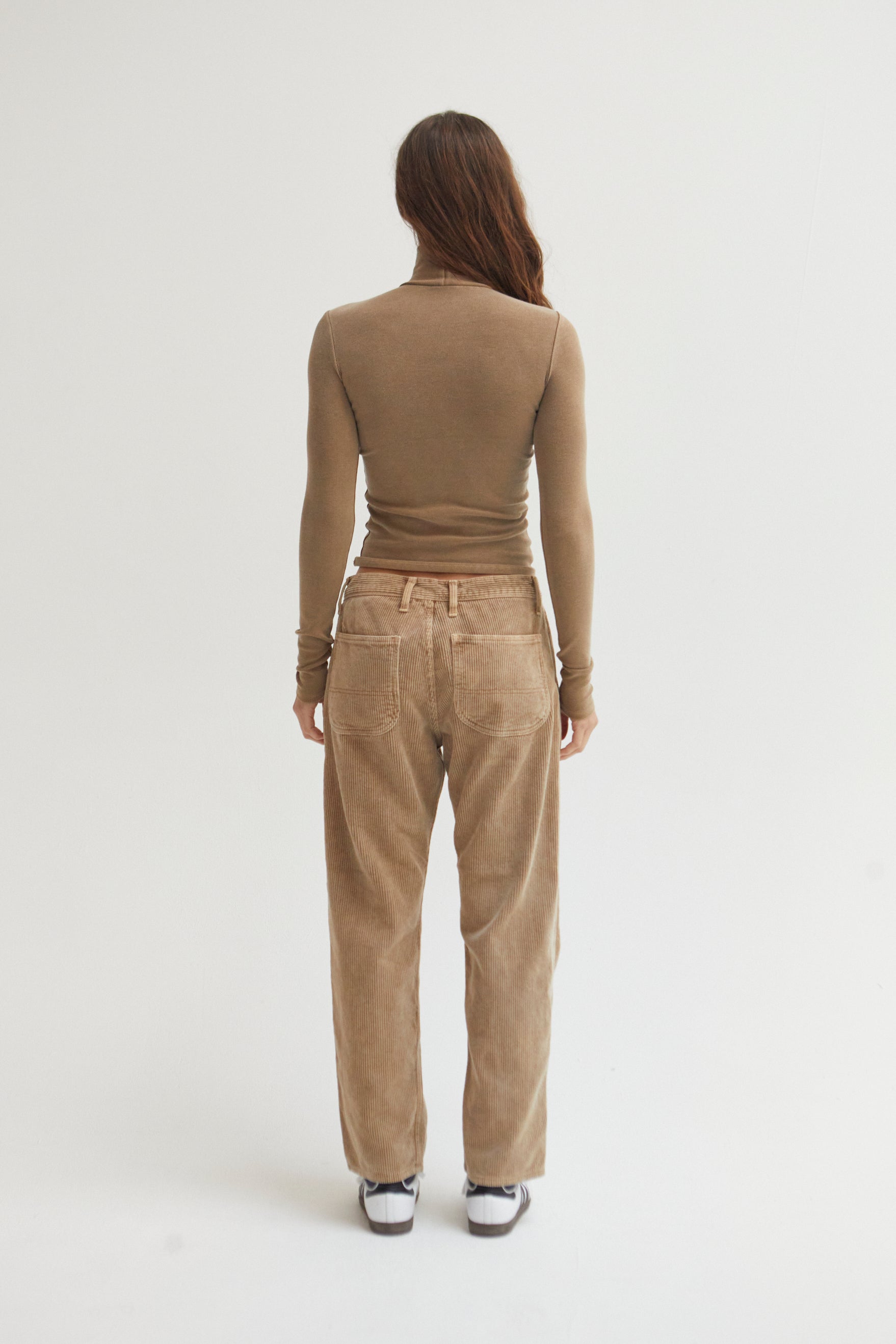 Saddie Ribbed Turtleneck in Latte