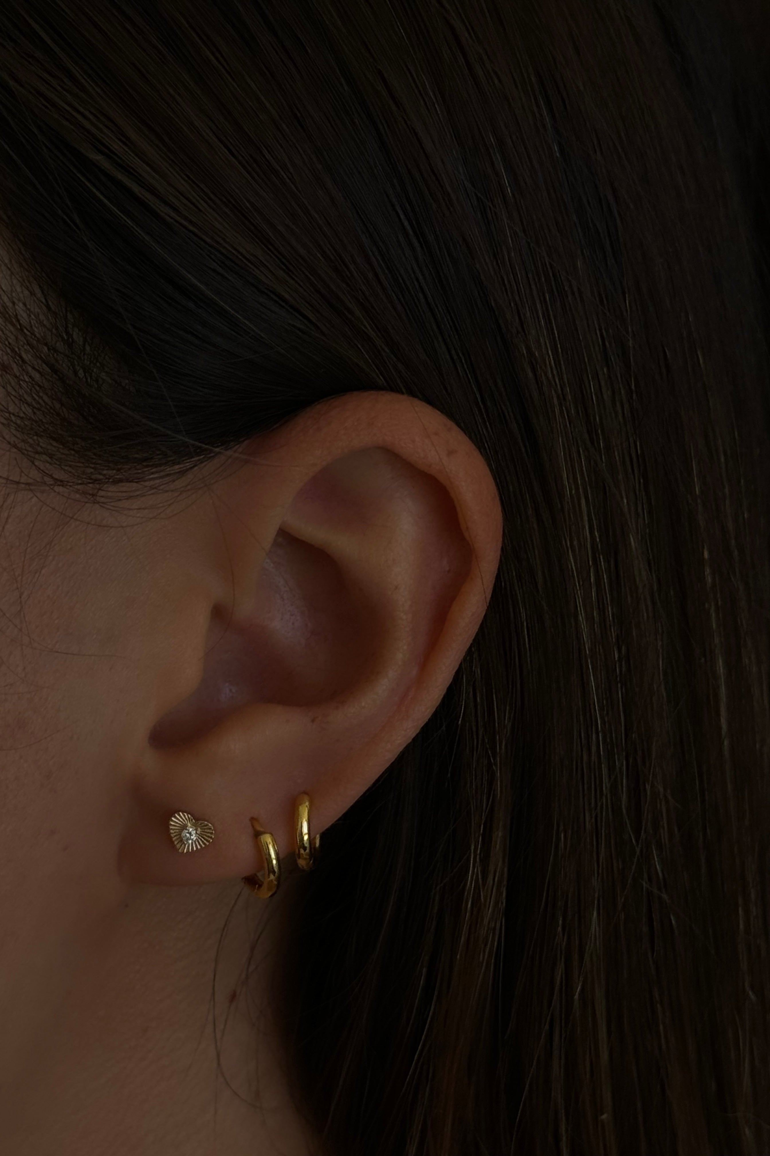 White Diamond Ribbed Heart Studs