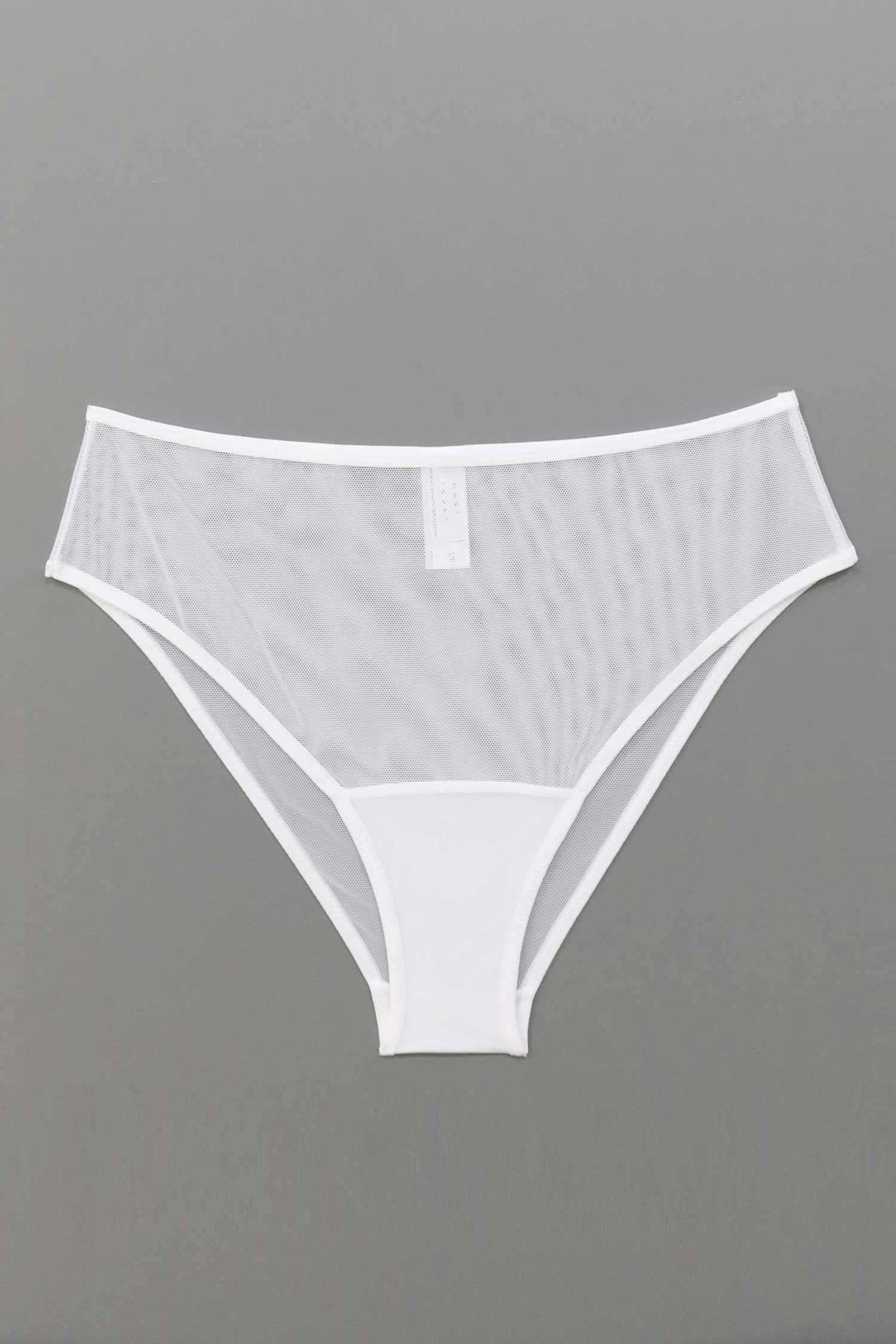 Kendi Brief in White