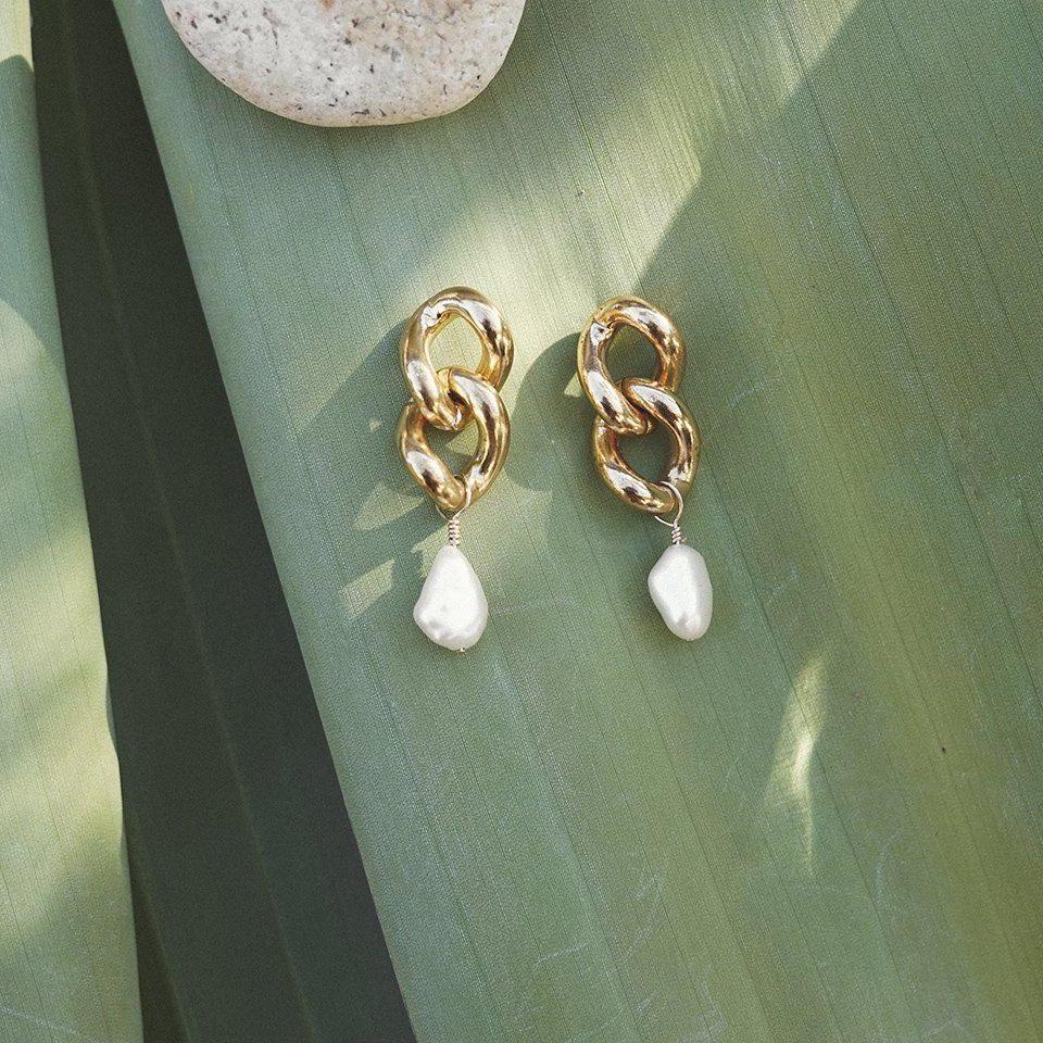 Pearl Link Studs